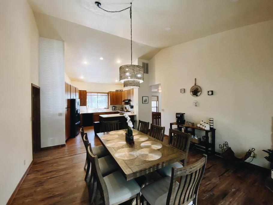 Kathys Cabin, King Bed, Hot Tub, Near-Nau & Downtown Attractions, Perfect Year-Round Mountain Getaway Флегстафф Екстер'єр фото