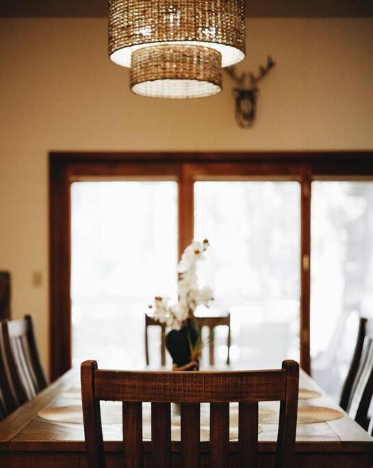 Kathys Cabin, King Bed, Hot Tub, Near-Nau & Downtown Attractions, Perfect Year-Round Mountain Getaway Флегстафф Екстер'єр фото