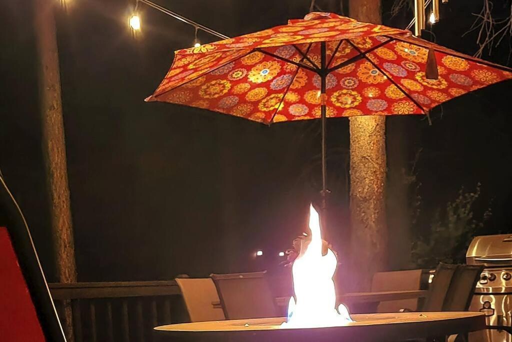 Kathys Cabin, King Bed, Hot Tub, Near-Nau & Downtown Attractions, Perfect Year-Round Mountain Getaway Флегстафф Екстер'єр фото