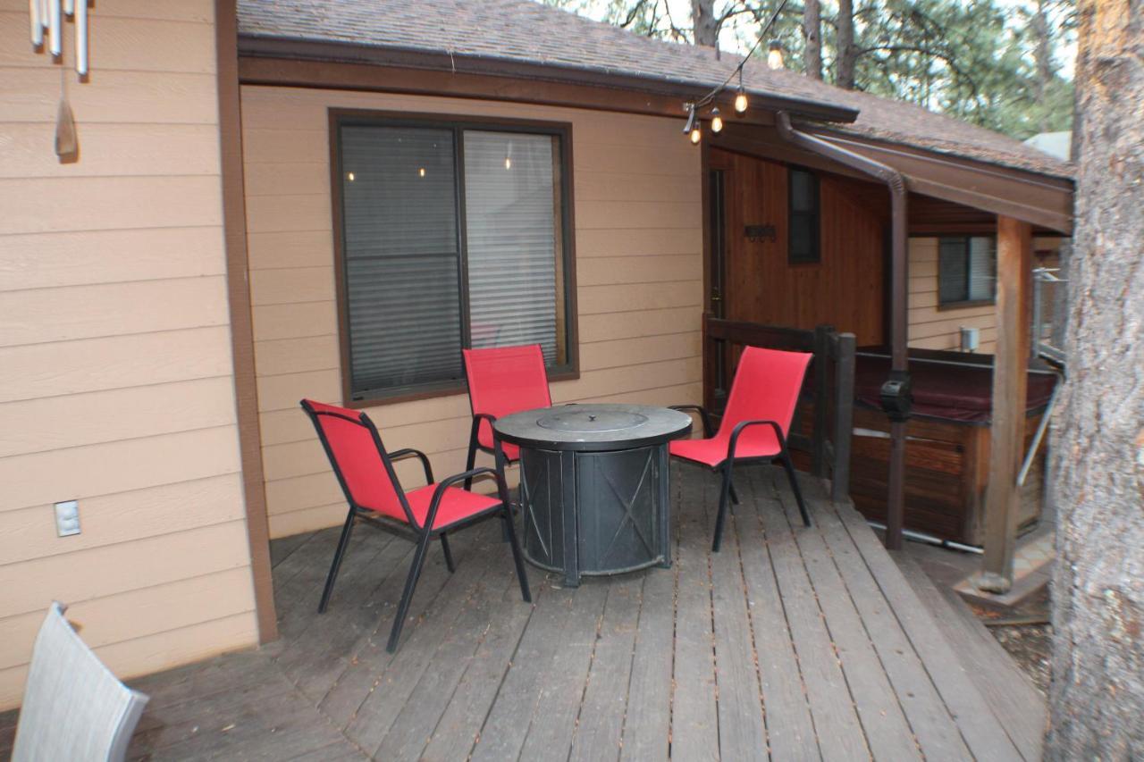 Kathys Cabin, King Bed, Hot Tub, Near-Nau & Downtown Attractions, Perfect Year-Round Mountain Getaway Флегстафф Екстер'єр фото