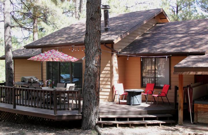 Kathys Cabin, King Bed, Hot Tub, Near-Nau & Downtown Attractions, Perfect Year-Round Mountain Getaway Флегстафф Екстер'єр фото