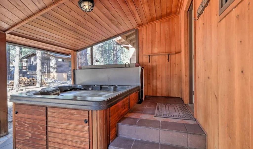 Kathys Cabin, King Bed, Hot Tub, Near-Nau & Downtown Attractions, Perfect Year-Round Mountain Getaway Флегстафф Екстер'єр фото