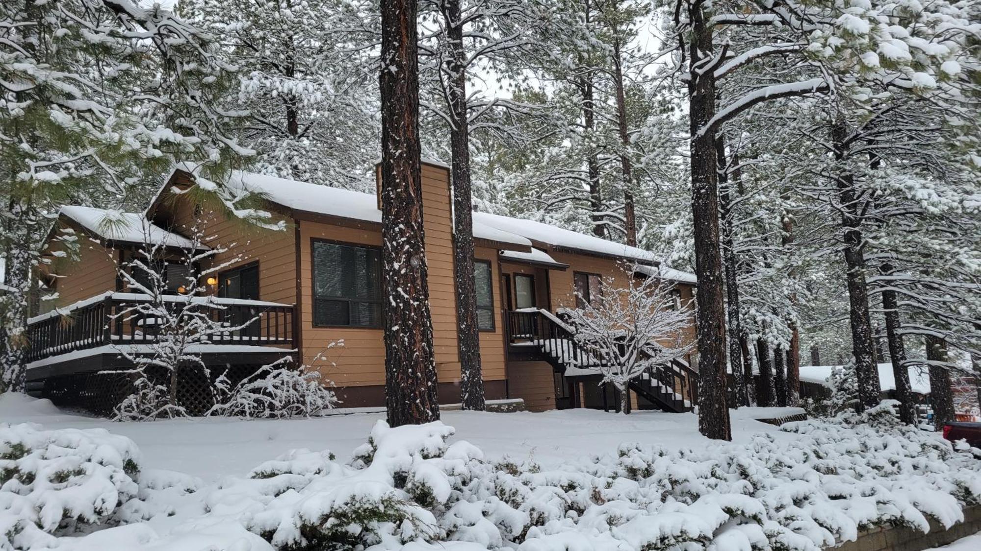 Kathys Cabin, King Bed, Hot Tub, Near-Nau & Downtown Attractions, Perfect Year-Round Mountain Getaway Флегстафф Екстер'єр фото